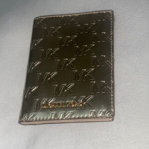 Michael Kors Metallic Gold Travel Wallet  🌟🌟NEW!